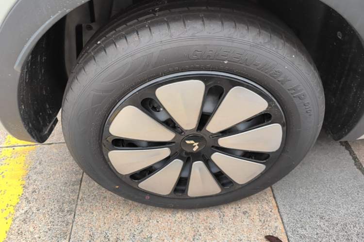 Used Wuling Bingo 2025 333 km Enjoyment Version Right Rear Wheel Hub