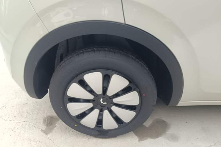 Used Wuling Bingo 2025 333 km Enjoyment Version Right Rear Wheel Hub