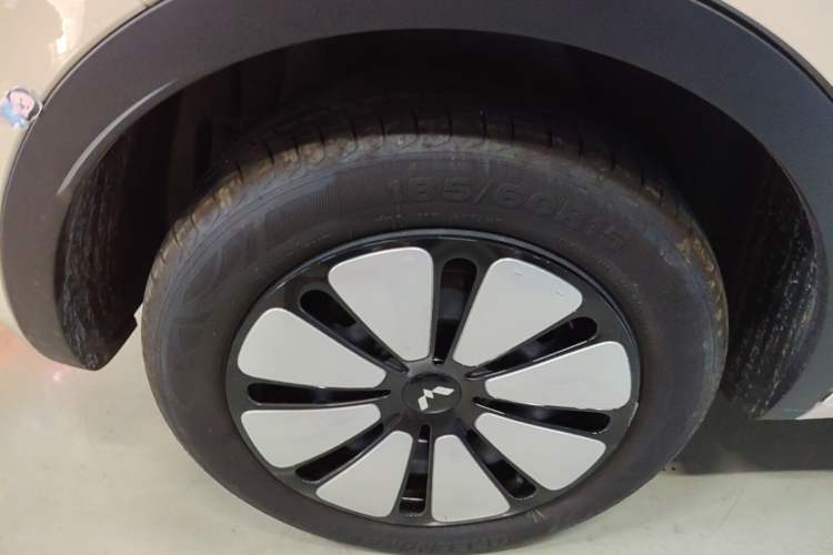 Used Wuling Bingo 2025 333 km Lingxi Deluxe Edition Right Rear Wheel Hub