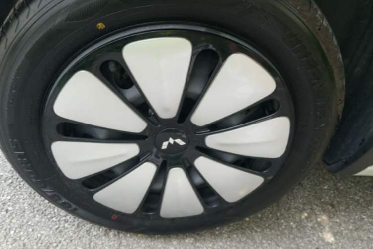 Used Wuling Bingo 2025 333 km Lingxi Connected Version Right Rear Wheel Hub