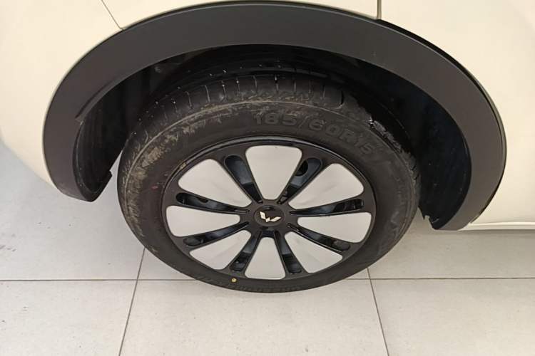 Used Wuling Bingo 2025 333 km Lingxi Connected Version Right Rear Wheel Hub
