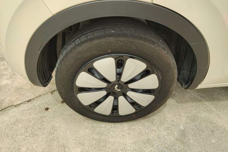 Used Wuling Bingo 2025 333 km Lingxi Connected Version Right Rear Wheel Hub