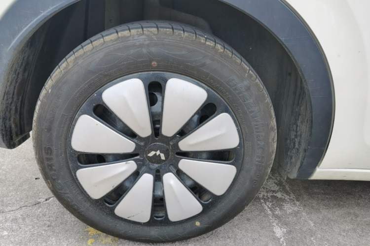 Used Wuling Bingo 2025 333 km Lingxi Connected Version Right Rear Wheel Hub