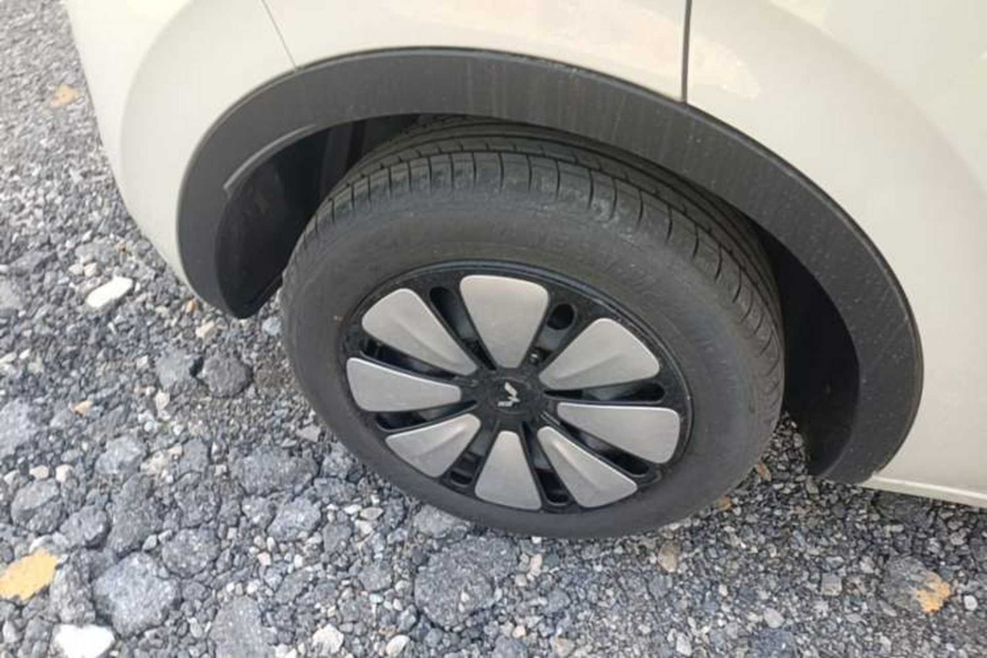 Used Wuling Bingo 2025 333 km Lingxi Connected Version Right Rear Wheel Hub