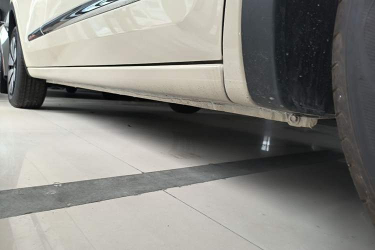 Used Wuling Bingo 2025 333 km Lingxi Connected Version Right Side Sill