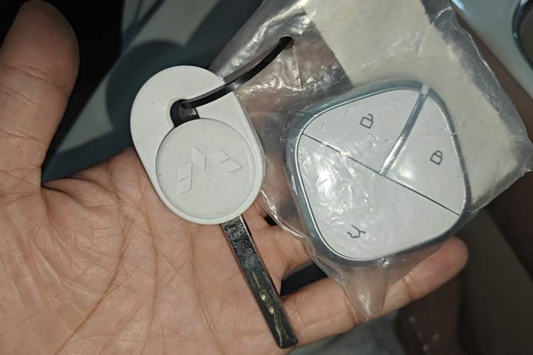 Used Wuling Bingo 2025 333 km Lingxi Connected Version Vehicle Key