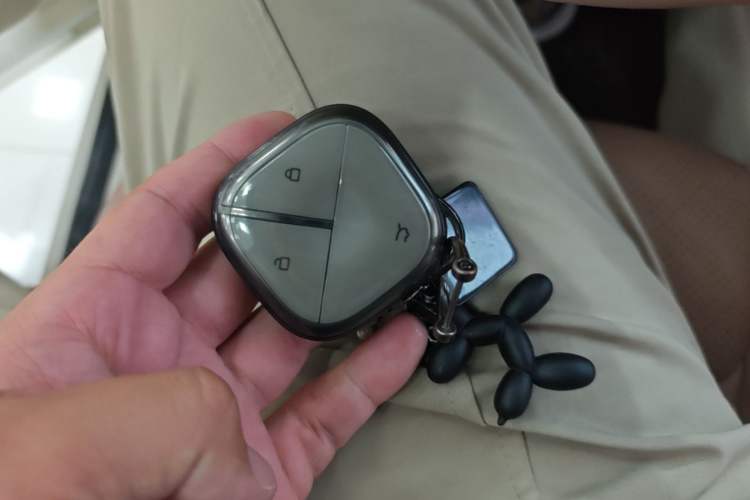Used Wuling Bingo 2025 333 km Lingxi Connected Version Vehicle Key