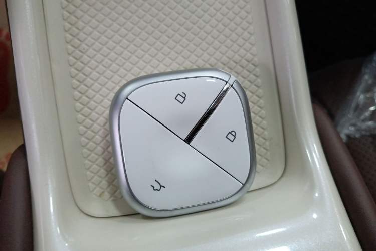 Used Wuling Bingo 2025 333 km Lingxi Connected Version Vehicle Key