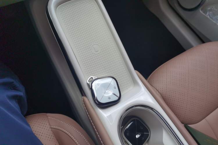 Used Wuling Bingo 2025 333 km Lingxi Connected Version Vehicle Key