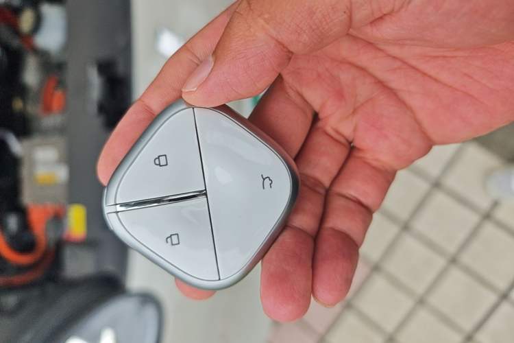 Used Wuling Bingo 2025 333 km Lingxi Connected Version Vehicle Key