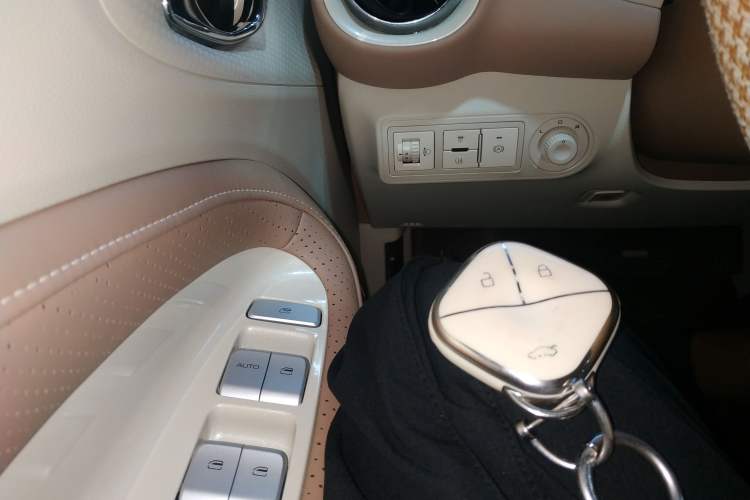 Used Wuling Bingo 2025 333 km Lingxi Connected Version Vehicle Key