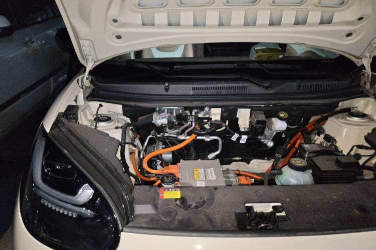 Used Wuling Bingo 2025 333 km Enjoyment Version Engine Bay Right