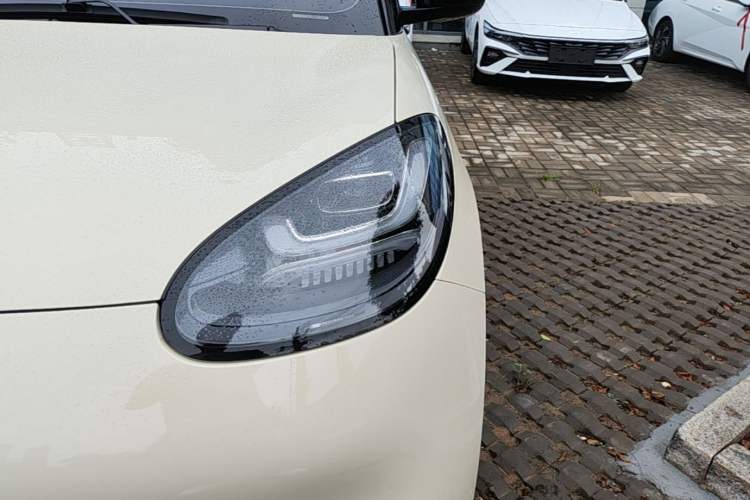 Used Wuling Bingo 2025 333 km Lingxi Connected Version Left Front Headlight