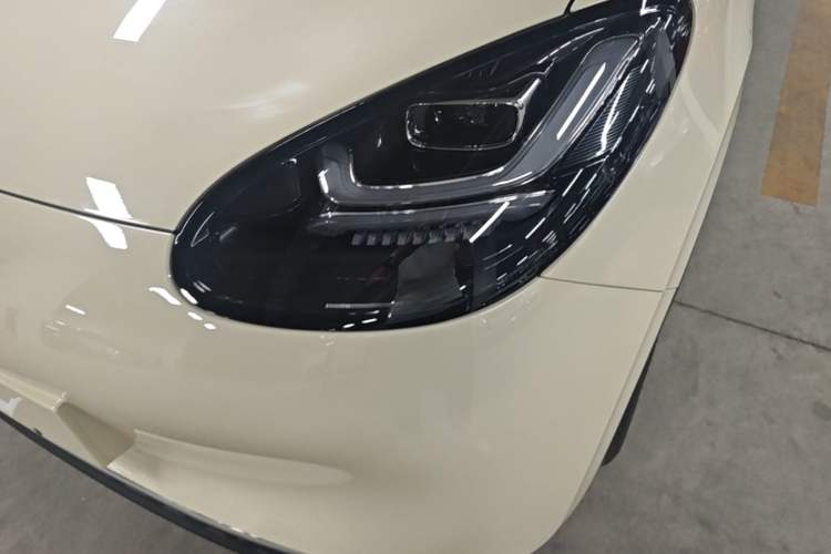 Used Wuling Bingo 2025 333 km Lingxi Deluxe Edition Left Front Headlight