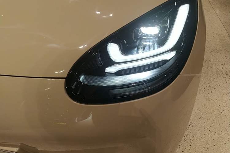 Used Wuling Bingo 2025 333 km Lingxi Connected Version Left Front Headlight