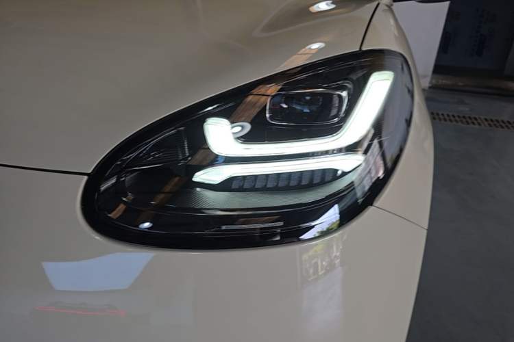 Used Wuling Bingo 2025 333 km Lingxi Connected Version Left Front Headlight