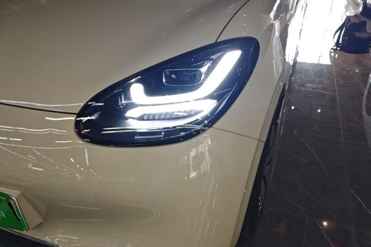 Used Wuling Bingo 2025 333 km Lingxi Connected Version Left Front Headlight