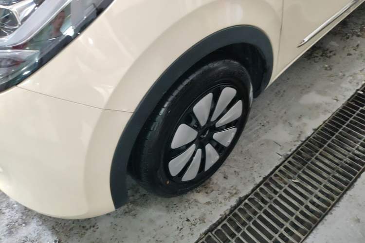 Used Wuling Bingo 2025 333 km Lingxi Deluxe Edition Left Front Wheel Hub