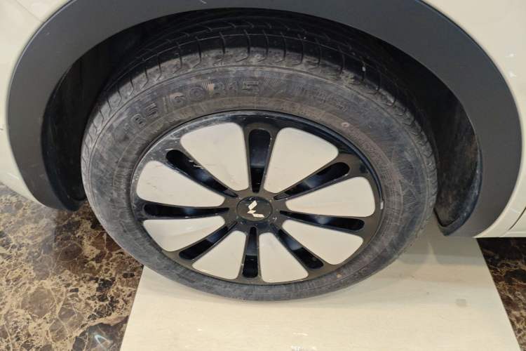 Used Wuling Bingo 2025 333 km Lingxi Connected Version Left Front Wheel Hub