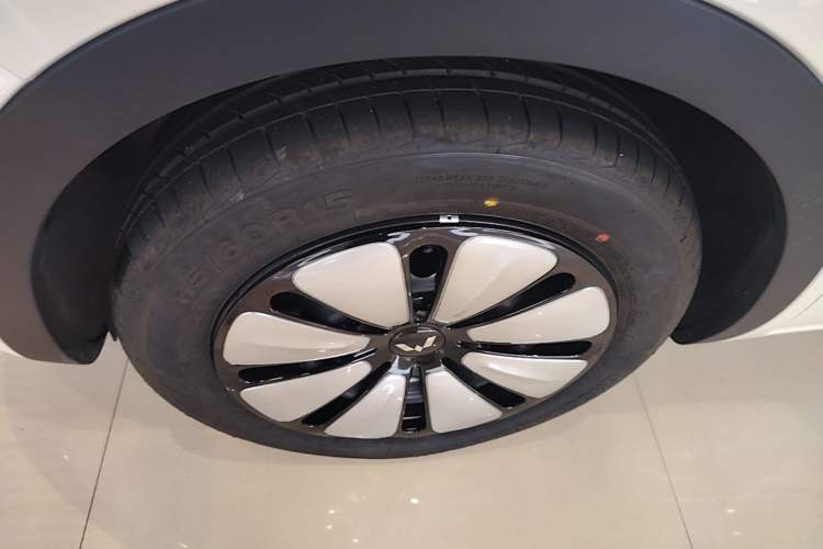 Used Wuling Bingo 2025 333 km Enjoyment Version Left Front Wheel Hub