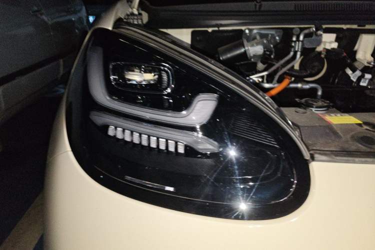 Used Wuling Bingo 2025 333 km Enjoyment Version Right Front Headlight