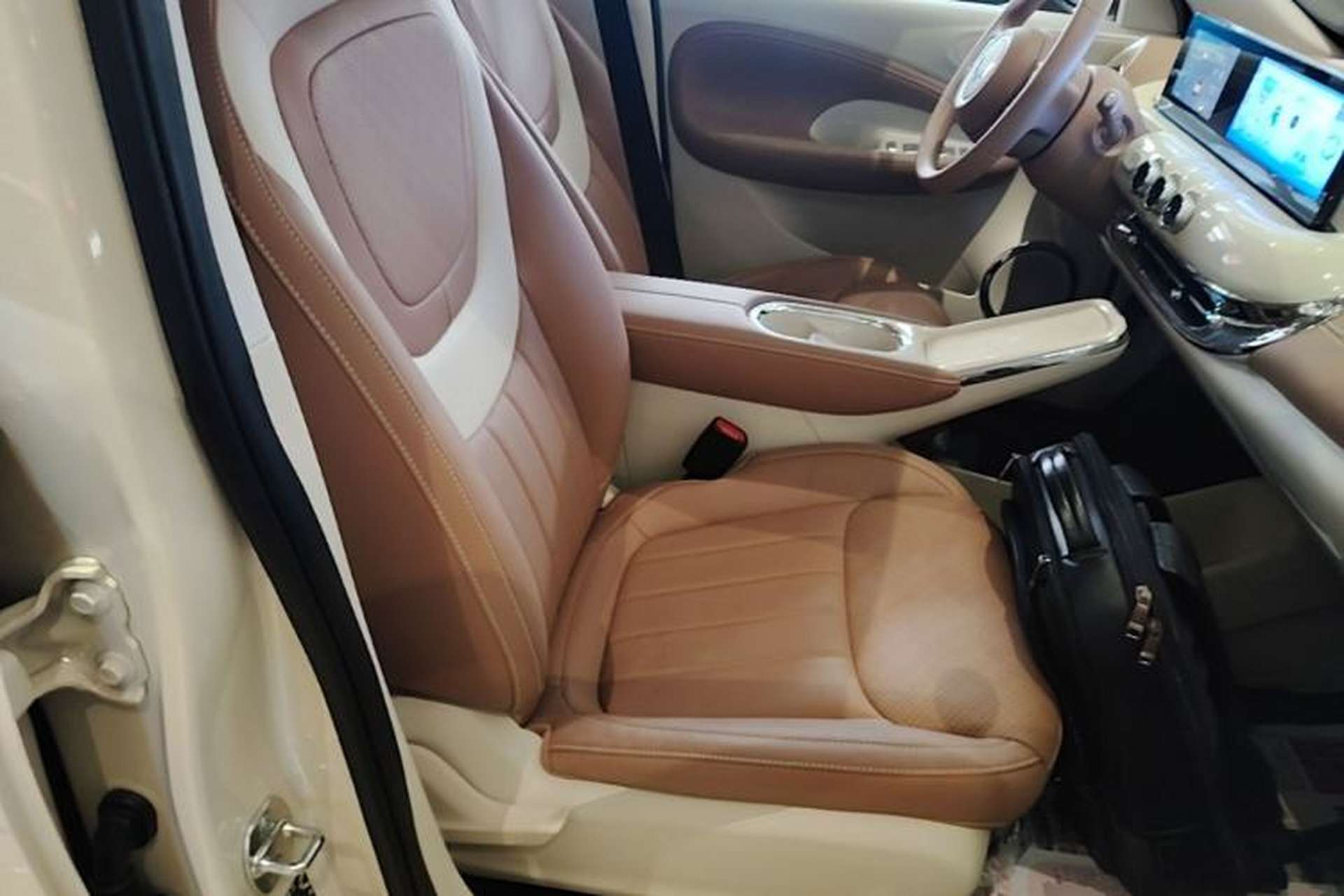 Used Wuling Bingo 2025 333 km Enjoyment Version Right Front Seat