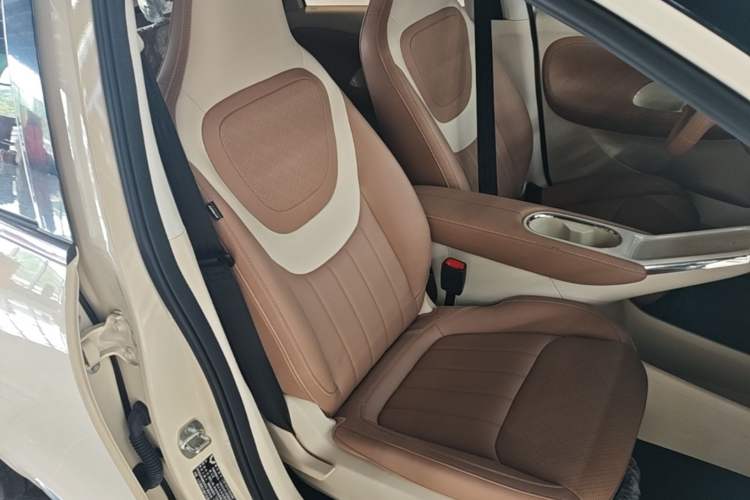 Used Wuling Bingo 2025 333 km Lingxi Connected Version Right Front Seat
