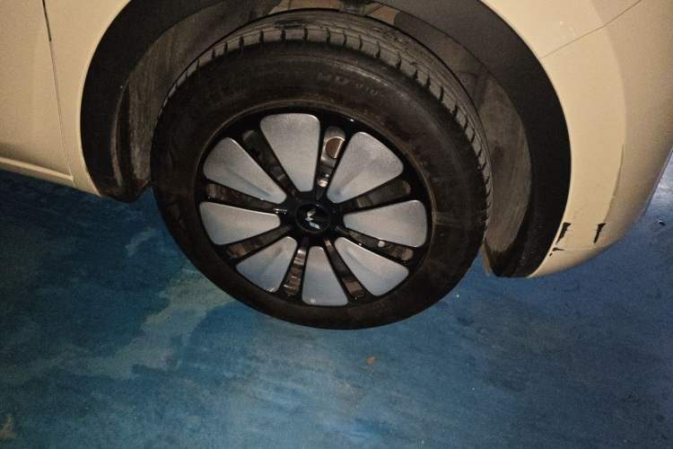 Used Wuling Bingo 2025 333 km Enjoyment Version Right Front Wheel Hub