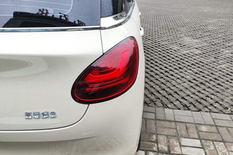 Used Wuling Bingo 2025 333 km Lingxi Connected Version Right Rear Taillight