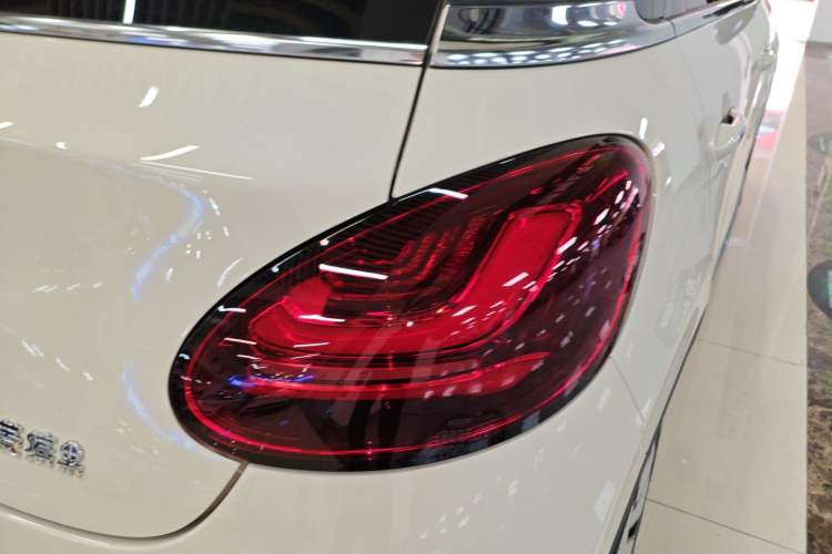 Used Wuling Bingo 2025 333 km Lingxi Connected Version Right Rear Taillight