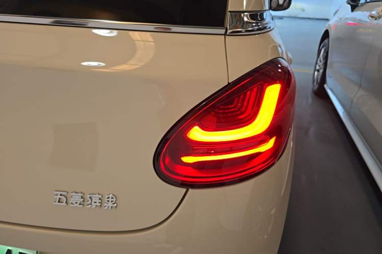 Used Wuling Bingo 2025 333 km Lingxi Connected Version Right Rear Taillight