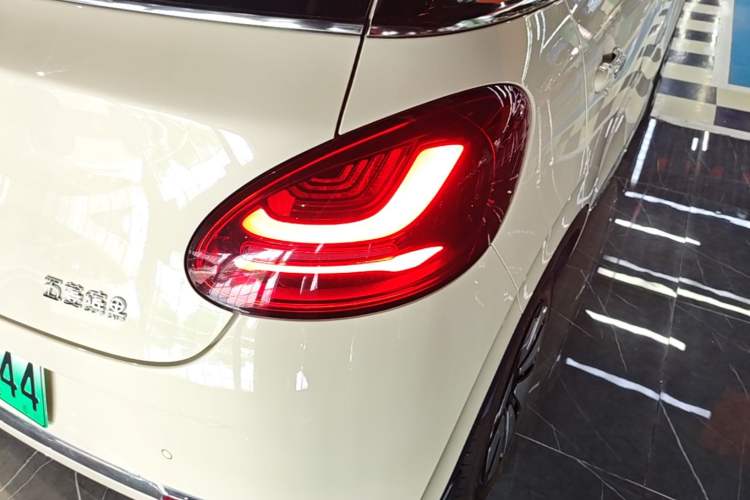 Used Wuling Bingo 2025 333 km Lingxi Connected Version Right Rear Taillight