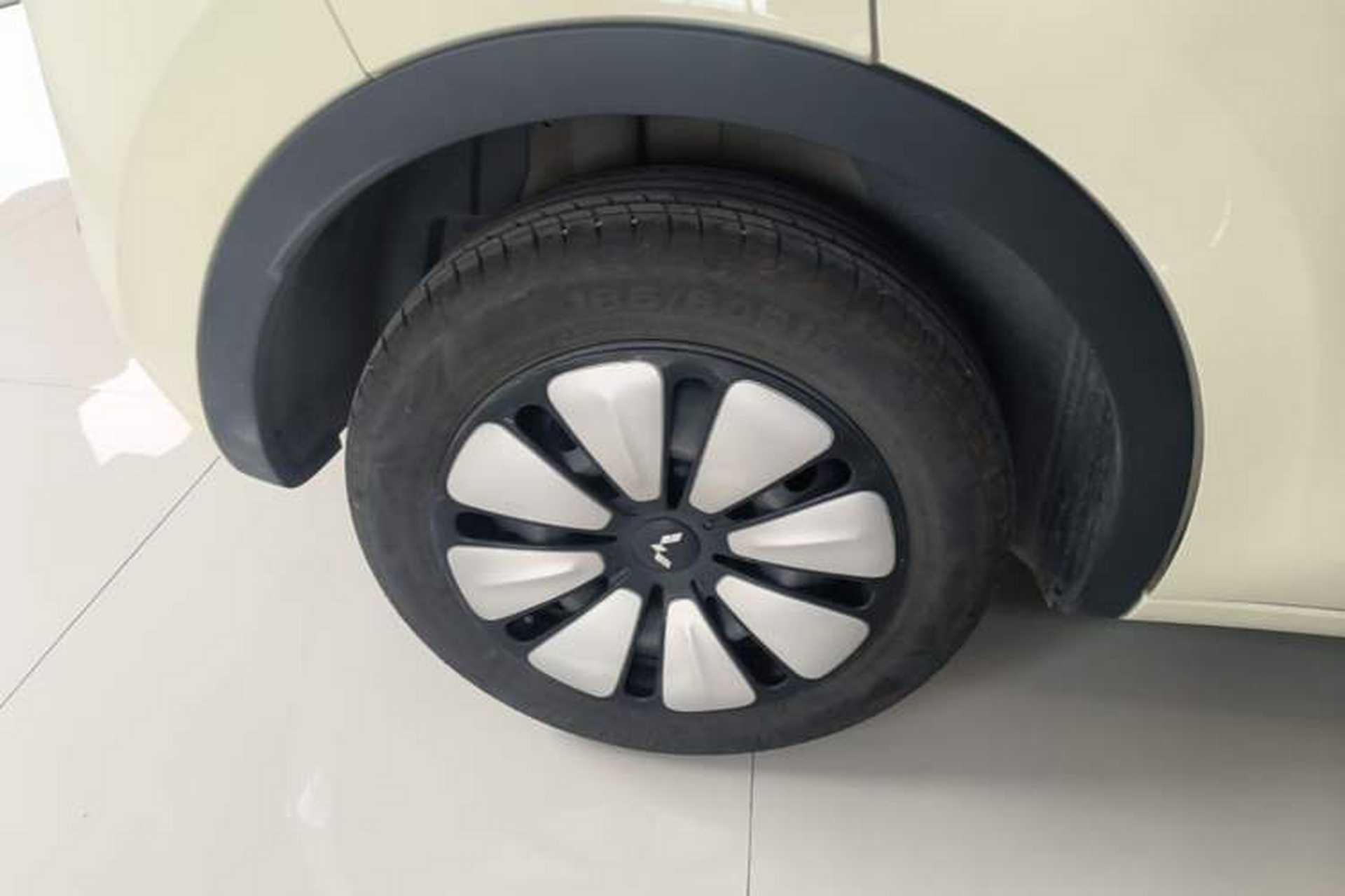 Used Wuling Bingo 2025 410 km Lingxi Deluxe Edition Right Rear Wheel Hub