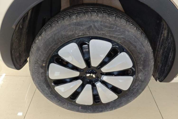 Used Wuling Bingo 2025 333 km Lingxi Connected Version Right Rear Wheel Hub