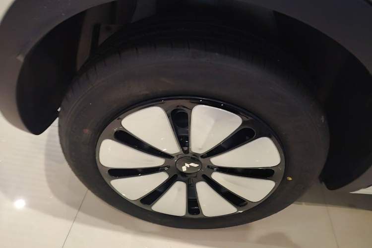 Used Wuling Bingo 2025 333 km Enjoyment Version Right Rear Wheel Hub