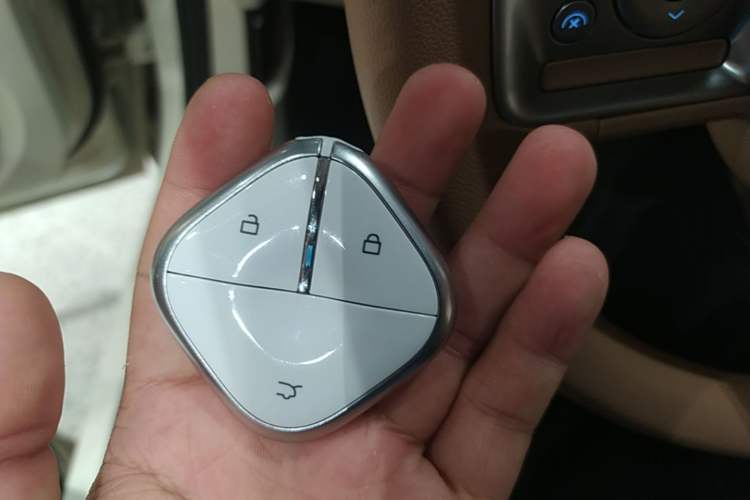 Used Wuling Bingo 2025 333 km Lingxi Connected Version Vehicle Key