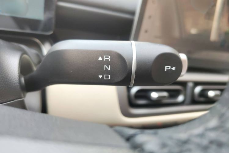Used Wuling Bingo PLUS 2024 510 km Range 5-Seater Version Gear Lever