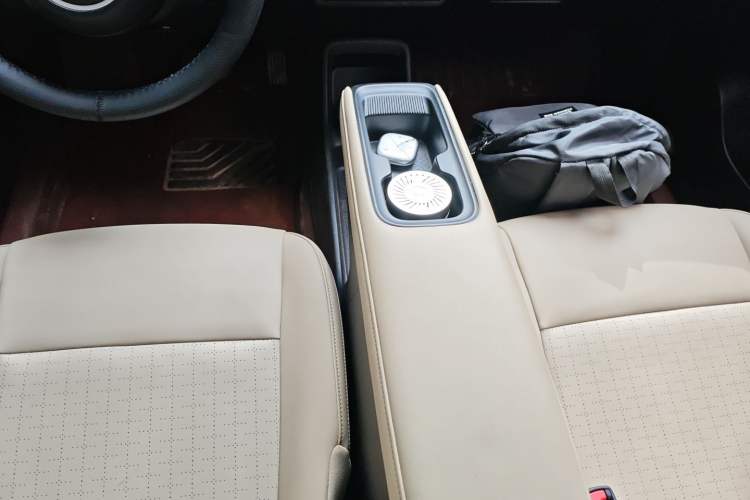 Used Wuling Bingo PLUS 2024 510 km Flagship Edition Four-Seater Version Gear Lever
