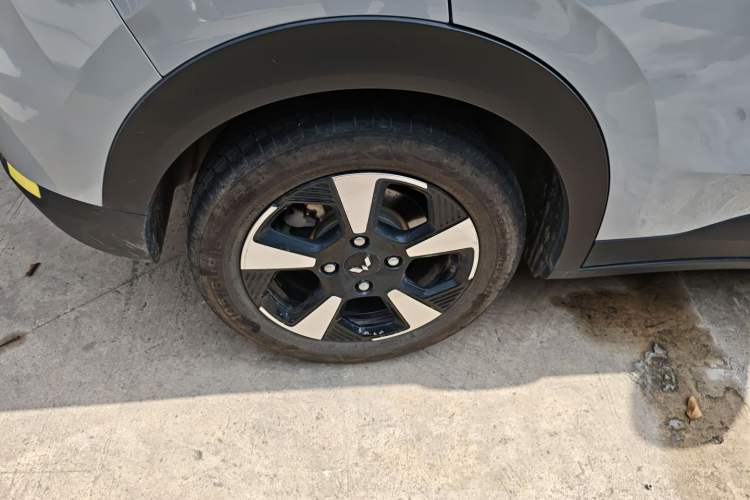 Used Wuling Bingo PLUS 2024 510 km Flagship Edition Four-Seater Version Right Rear Wheel Hub