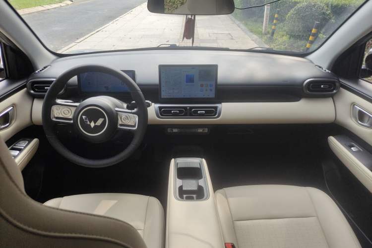 Used Wuling Bingo PLUS 2024 510 km Flagship Edition Four-Seater Version Center Console