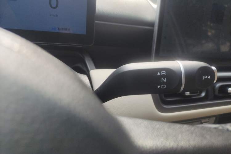 Used Wuling Bingo PLUS 2024 510 km Flagship Edition Four-Seater Version Gear Lever