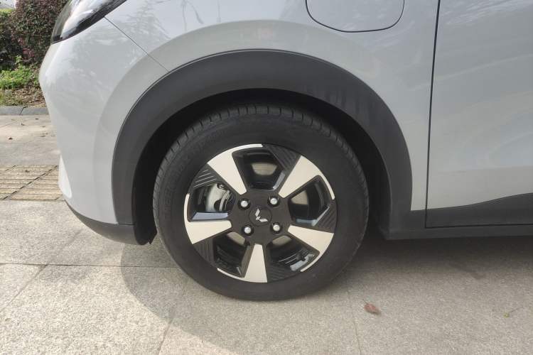 Used Wuling Bingo PLUS 2024 510 km Flagship Edition Four-Seater Version Left Front Wheel Hub