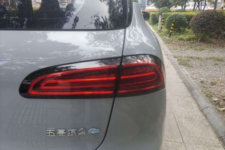 Used Wuling Bingo PLUS 2024 510 km Flagship Edition Four-Seater Version Right Rear Taillight