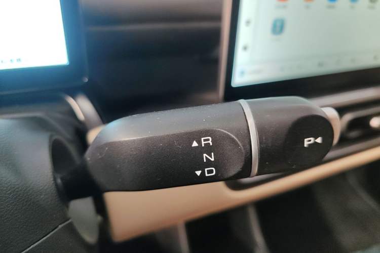 Used Wuling Bingo PLUS 2024 510 km Flagship Edition Four-Seater Version Gear Lever
