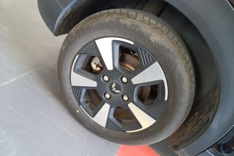 Used Wuling Bingo PLUS 2024 510 km Flagship Edition Four-Seater Version Right Rear Wheel Hub