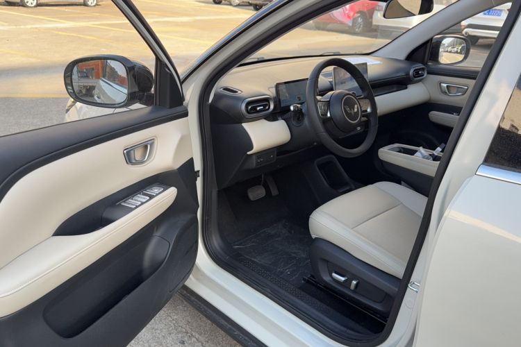 Used Wuling Bingo PLUS 2024 330 km Range Five-Seater Version Interior 2