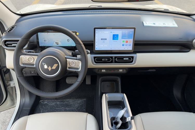 Used Wuling Bingo PLUS 2024 330 km Range Five-Seater Version Interior 3
