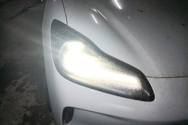 Used Wuling Bingo PLUS 2024 510 km Flagship Edition Four-Seater Version Right Front Headlight