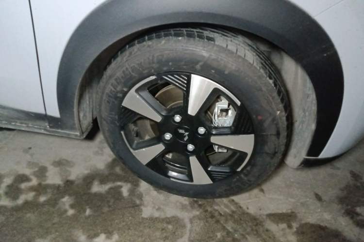 Used Wuling Bingo PLUS 2024 510 km Flagship Edition Four-Seater Version Right Front Wheel Hub