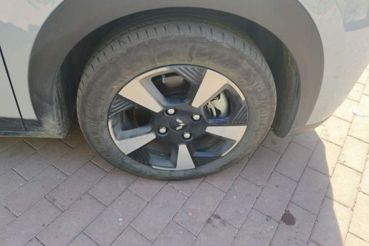 Used Wuling Bingo PLUS 2024 330 km Range Five-Seater Version Right Front Wheel Hub